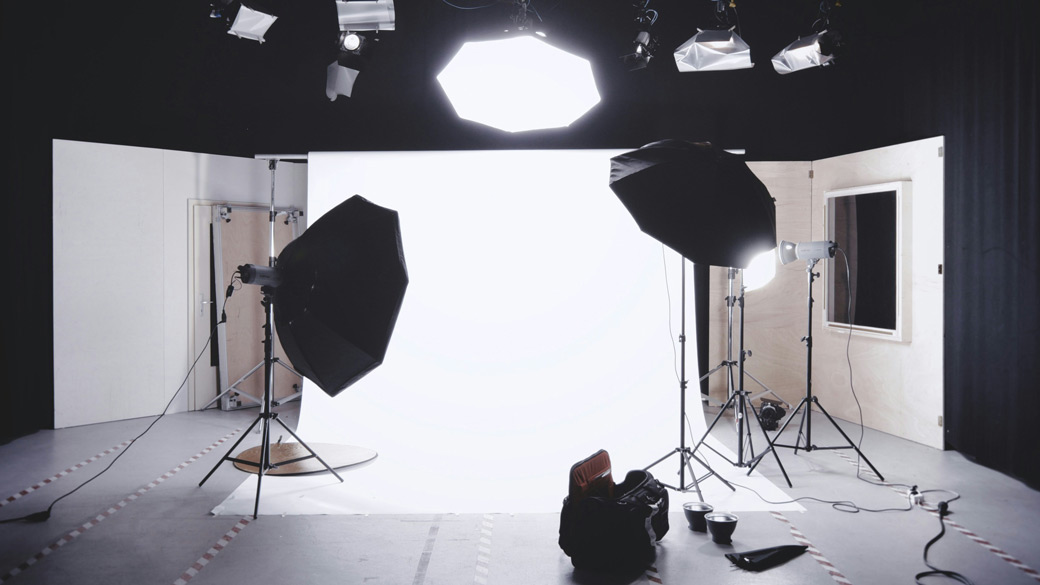 studio photo - photo alexander drummer Unsplash